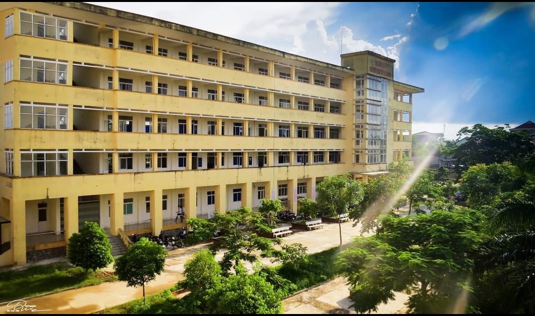Ảnh có chứa tòa nhà, ngoài trời, cửa sổ, bầu trời

Mô tả được tạo tự động